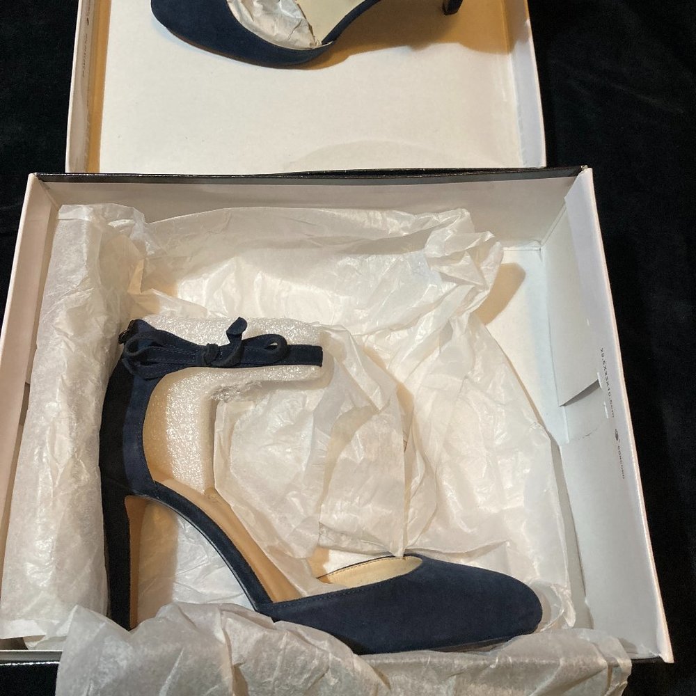 NWT Nine West Navy Blue Suede Size 7 pumps